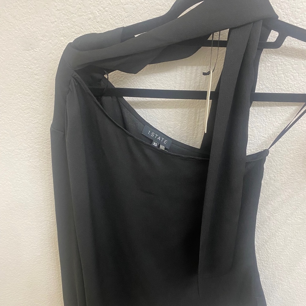 Women’s one shoulder neck tie